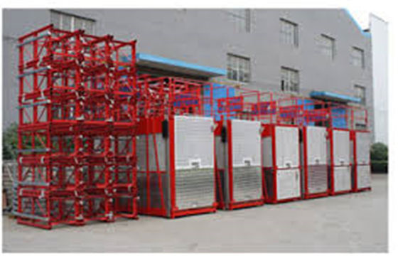 Twin Cage Red Passenger Hoist Elevator 2000kg SC200 / 200 For Construction