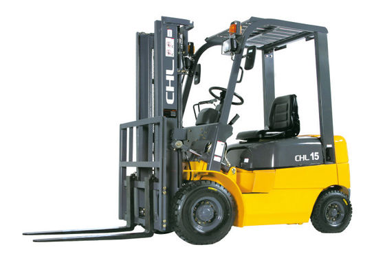 Airport storage yard industrial lift trucks 1.8T 4 wheel diessel engine powered forklift