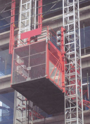 Passenger Hoist Loading 2000kg Single Cage Construction Hoist Safety