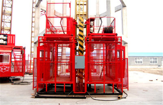 एकल के साथ 2000kg इस्पात निर्माण hoists SC200 / ट्विन केज 3 * 1.5 * 2.5 मी